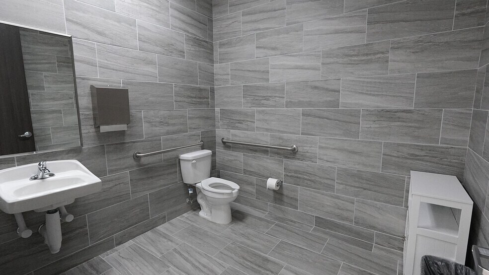 More Photos Of 4228 Clay Business Dr, Katy Service For Lease