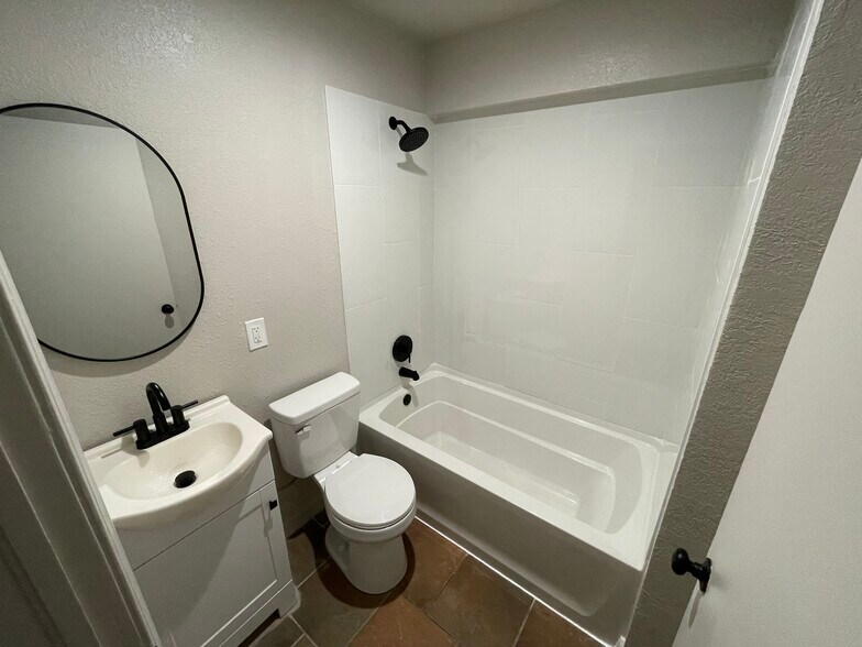 More Photos Of 7447 W 78th St, Tulsa Office For Lease