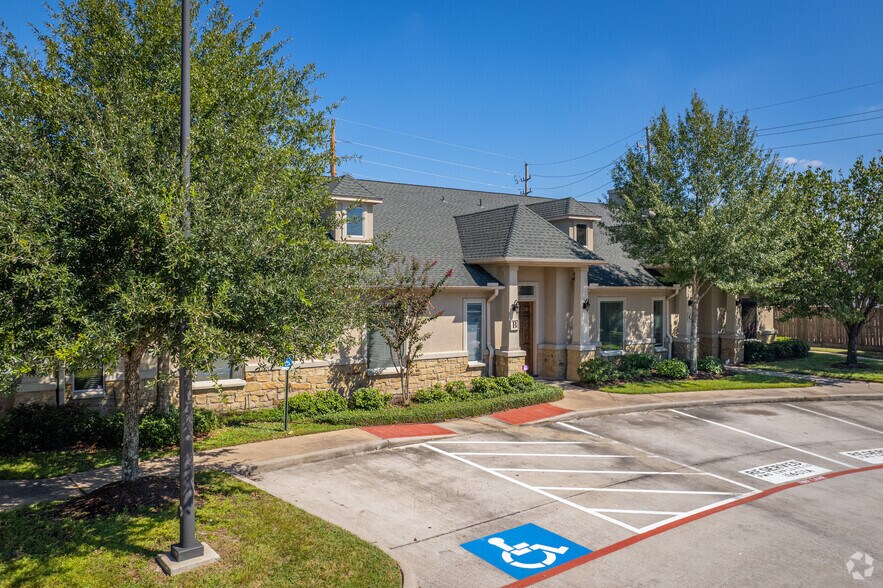 More Photos Of 11601 Spring Cypress Rd, Tomball Office For Sale