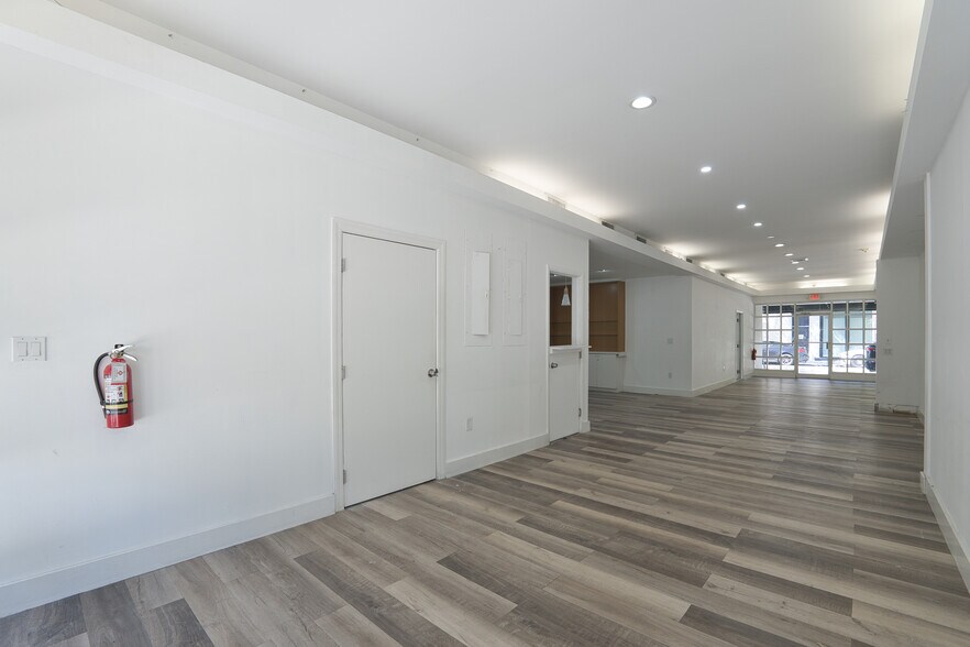 More Photos Of 7313 SW 59th Ct, South Miami Storefront Retail Office For Lease