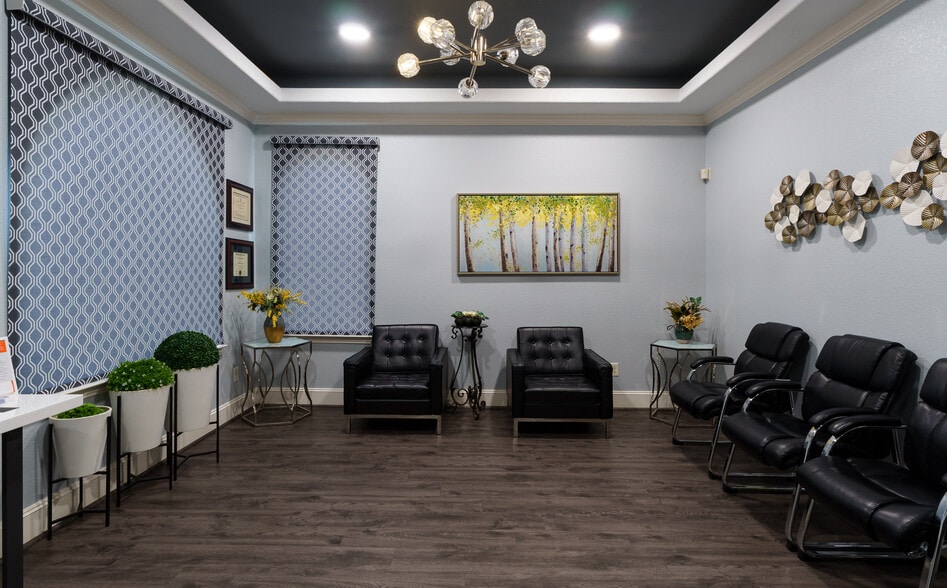 More Photos Of 13688 Breton Ridge St, Houston Medical For Sale