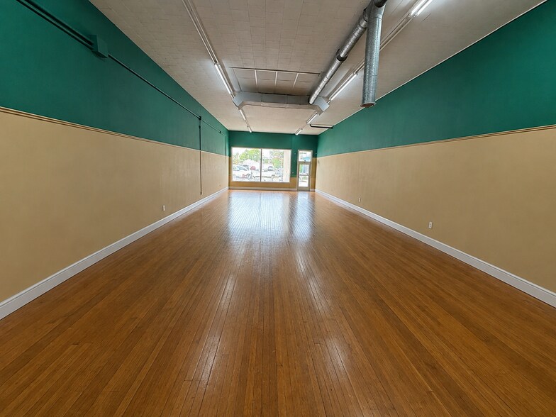 More Photos Of 711 W Smith St, Orlando General Retail For Lease