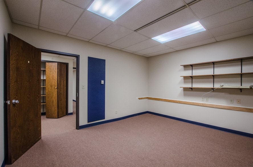More Photos Of 35 N Park St, Mansfield Office For Sale