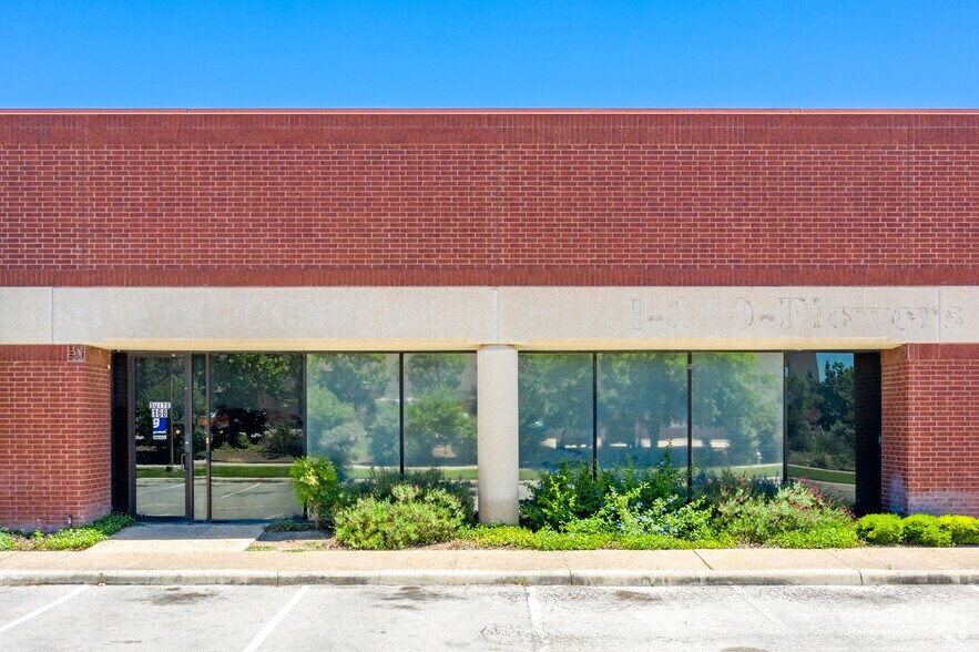 More Photos Of 3370 Nacogdoches Rd, San Antonio Research And Development For Lease