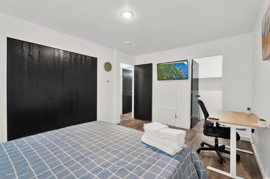 More Photos Of 23210 Middlebelt Rd, Farmington Apartments For Sale