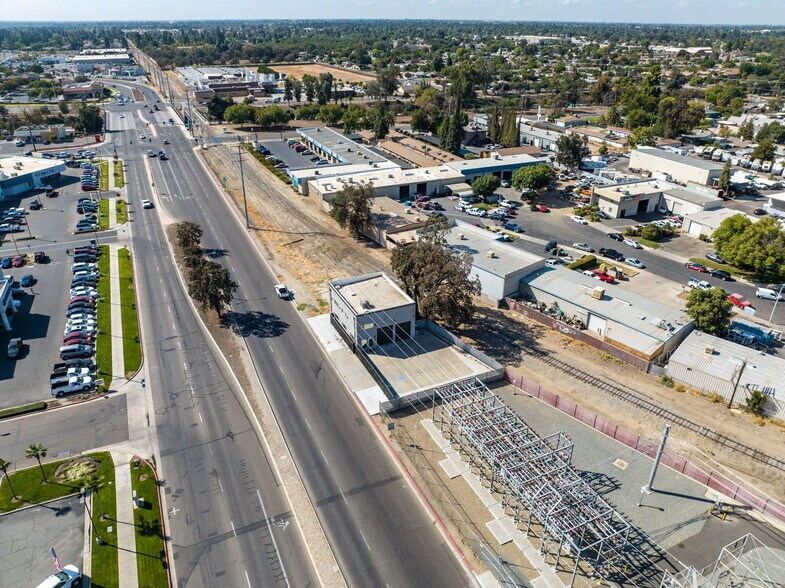 More Photos Of 217 S Ben Maddox Way, Visalia Service For Sale