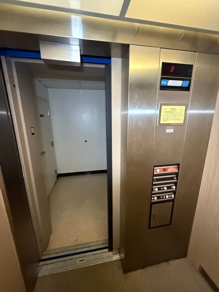 More Photos Of 4404 Williamson Rd NW, Roanoke Specialty For Sale