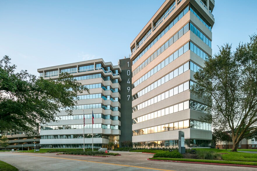 More Photos Of 10497 Town & Country Way, Houston Office For Lease