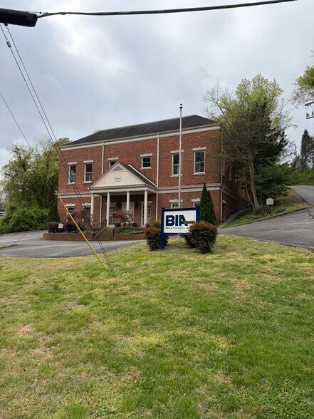 Primary Photo Of 823 Chickamauga Ave, Rossville Office For Lease