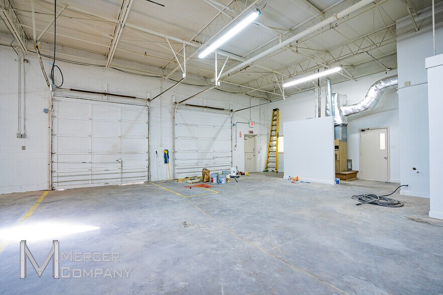 More Photos Of 8400 Directors Row, Dallas Warehouse For Lease