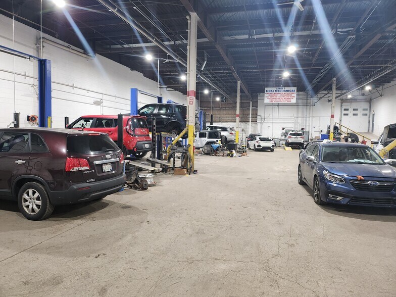 More Photos Of 737 W Cleveland St, Milwaukee Warehouse For Lease