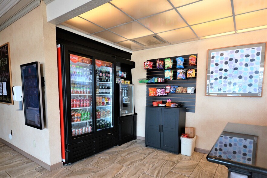 More Photos Of 1929 4th St, Eureka Hotel For Sale