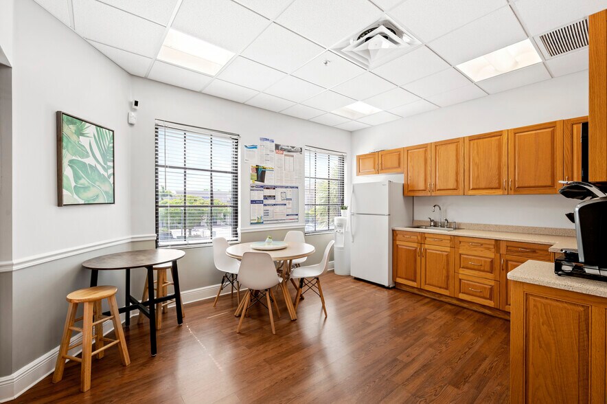 More Photos Of 9681 Gladiolus Dr, Fort Myers Coworking Space