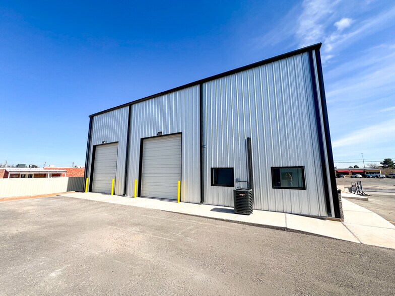 More Photos Of 1208 S Midland Dr, Midland Unknown For Lease