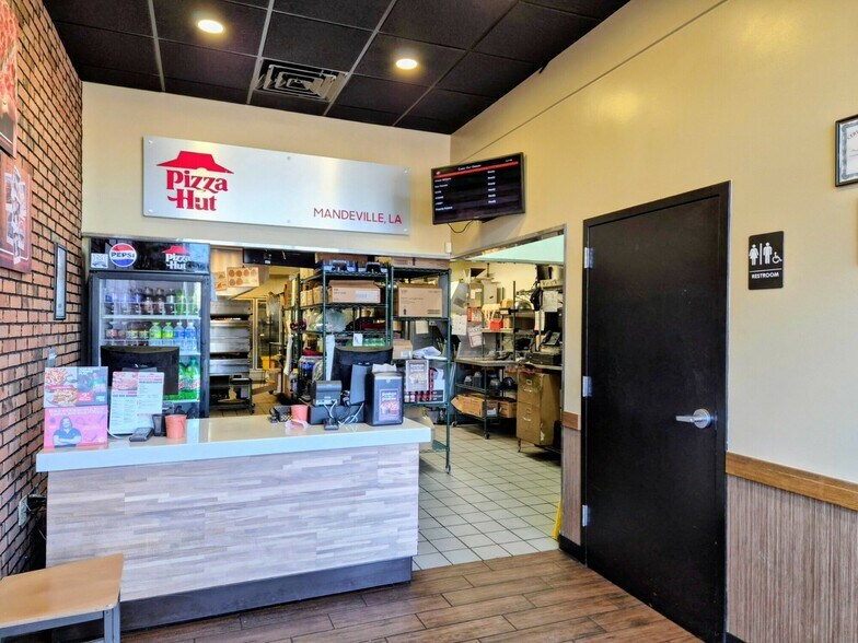 More Photos Of 3471 E Causeway Approach, Mandeville General Retail For Lease