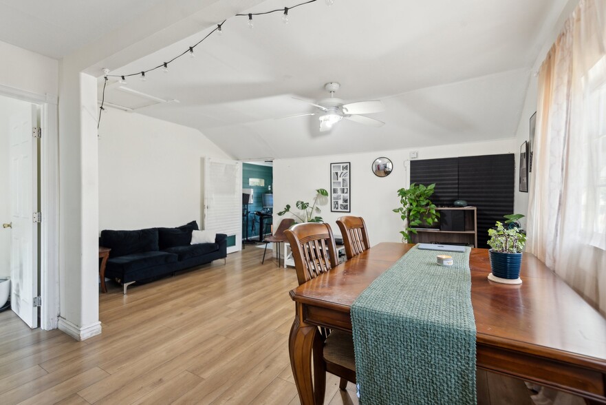 More Photos Of 426 Ivy St, Glendale Apartments For Sale