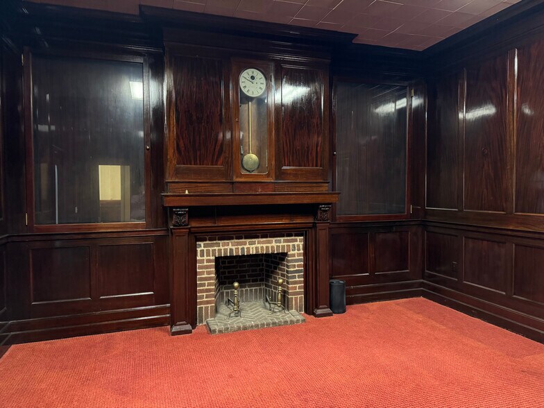 More Photos Of 305-307 E Main St, Front Royal Office For Sale