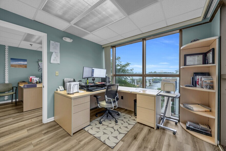 More Photos Of 631 US Highway 1, North Palm Beach Office For Sale