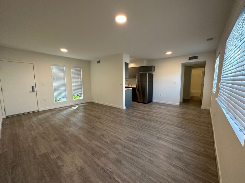 More Photos Of 2716 S La Brea Ave, Los Angeles Apartments For Sale