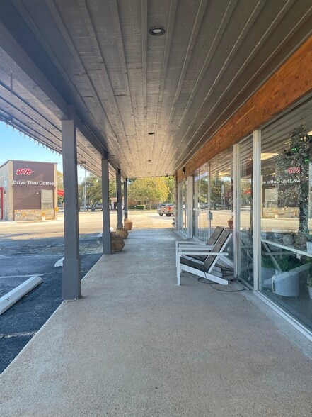 More Photos Of 1515 N Walnut Ave, New Braunfels Freestanding For Lease