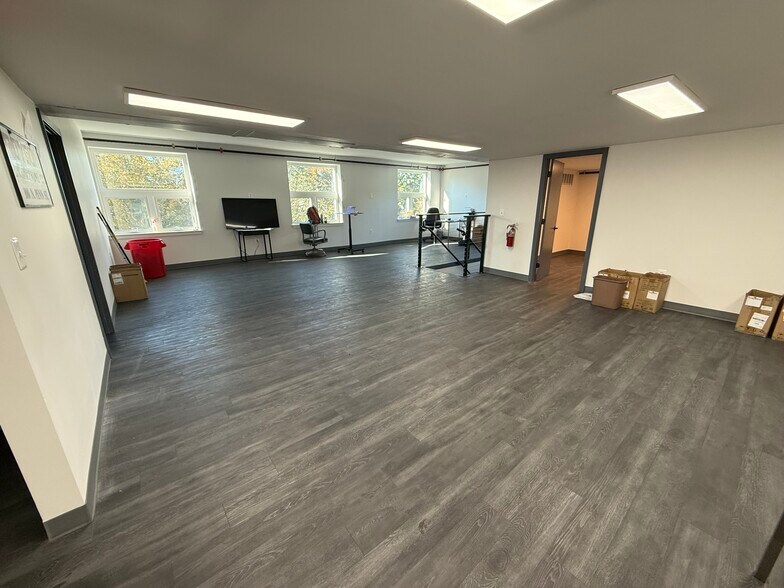 More Photos Of 100 N Penn St, Hatboro Warehouse For Sale