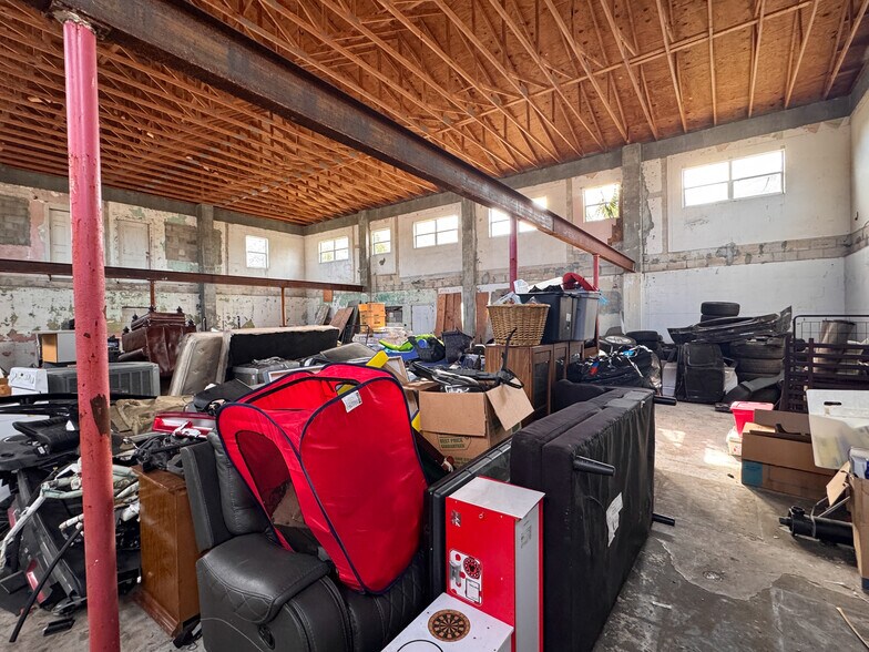 More Photos Of 701 W King St, Cocoa Warehouse For Sale