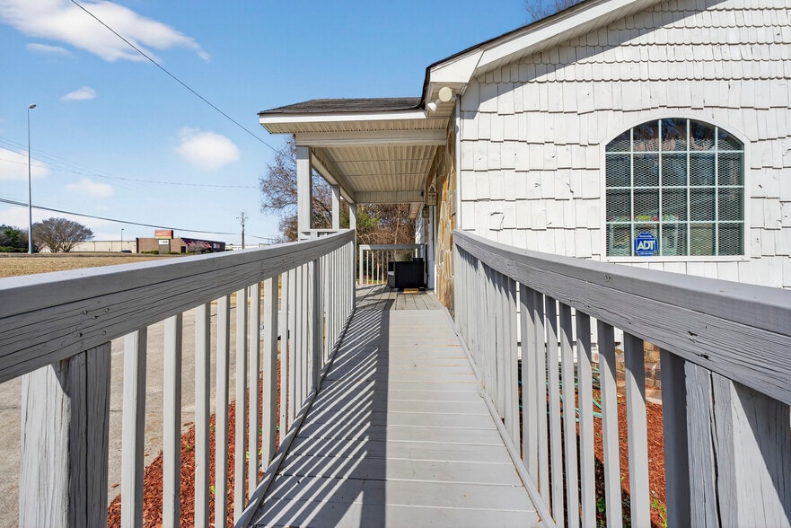 More Photos Of 4849 Mercer University Dr, Macon-Bibb Storefront For Sale