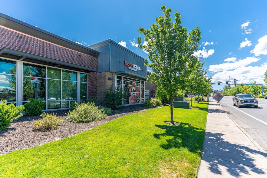More Photos Of 1500 NE Cushing Dr, Bend Restaurant For Lease