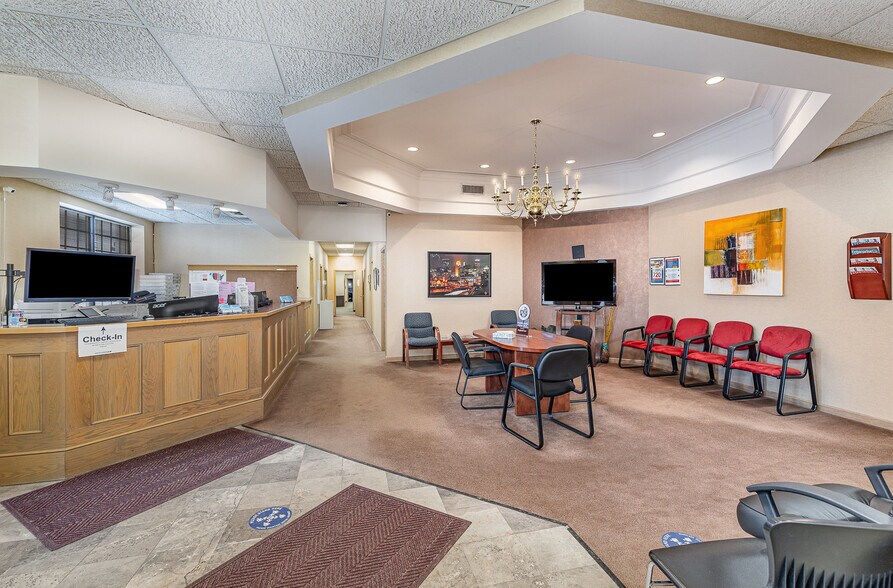 More Photos Of 1781 W County Road B, Saint Paul Office For Sale