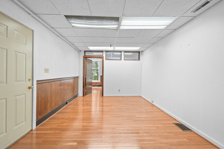 More Photos Of 146-148 E State St, Ithaca Storefront Retail Residential For Sale