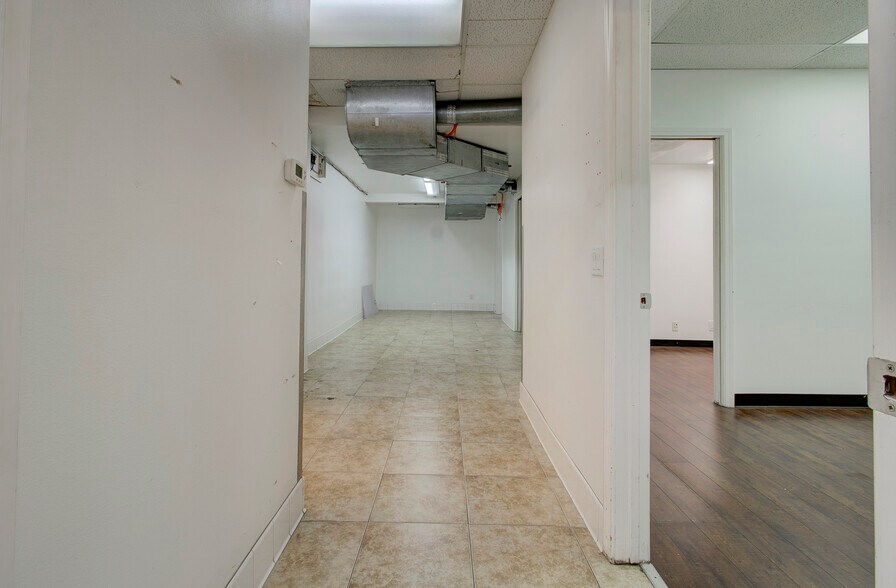 More Photos Of 304 Main St, Newport Beach Storefront Retail Residential For Lease