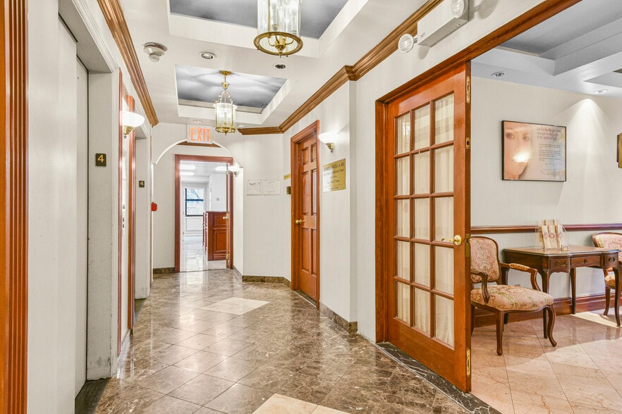 More Photos Of 115 E 61st St, New York Medical For Lease