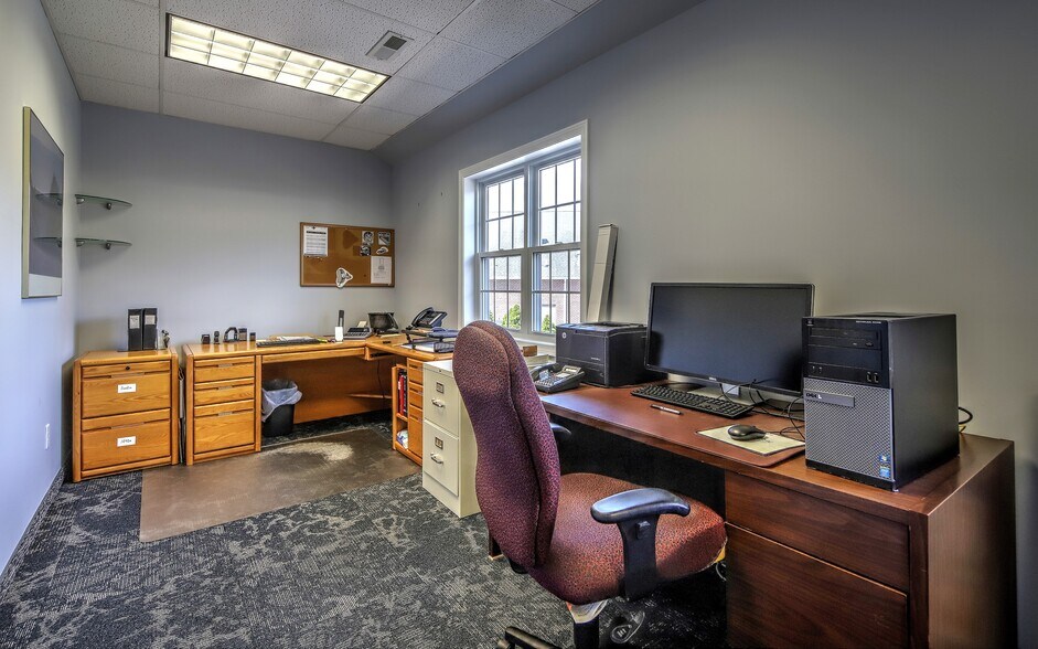 More Photos Of 471 Monroe Tpke, Monroe Medical For Lease