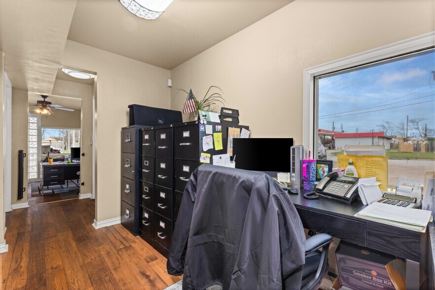 More Photos Of 2012 N Alexander Dr, Baytown Auto Dealership For Sale