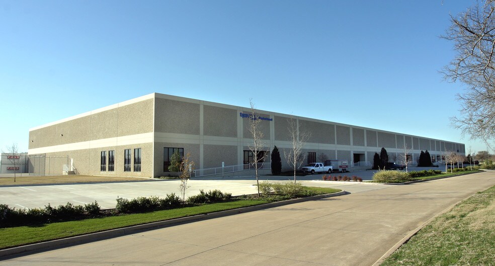 More Photos Of 7500-7524 S Jack Newell Blvd, Fort Worth Warehouse For Lease