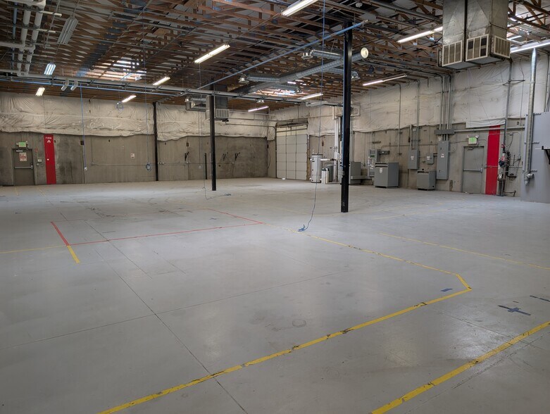 More Photos Of 649 W 9400 S, Sandy Warehouse For Lease