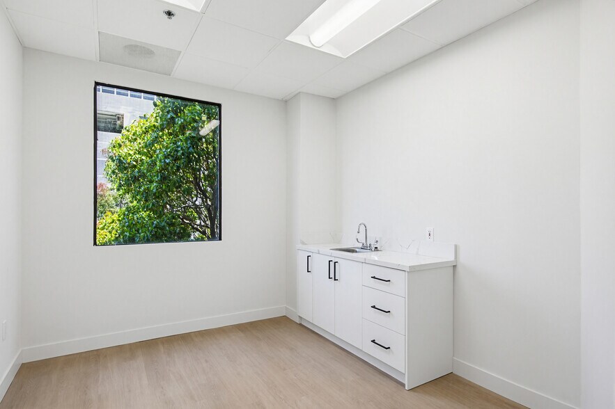 More Photos Of 1304 15th St, Santa Monica Medical For Lease