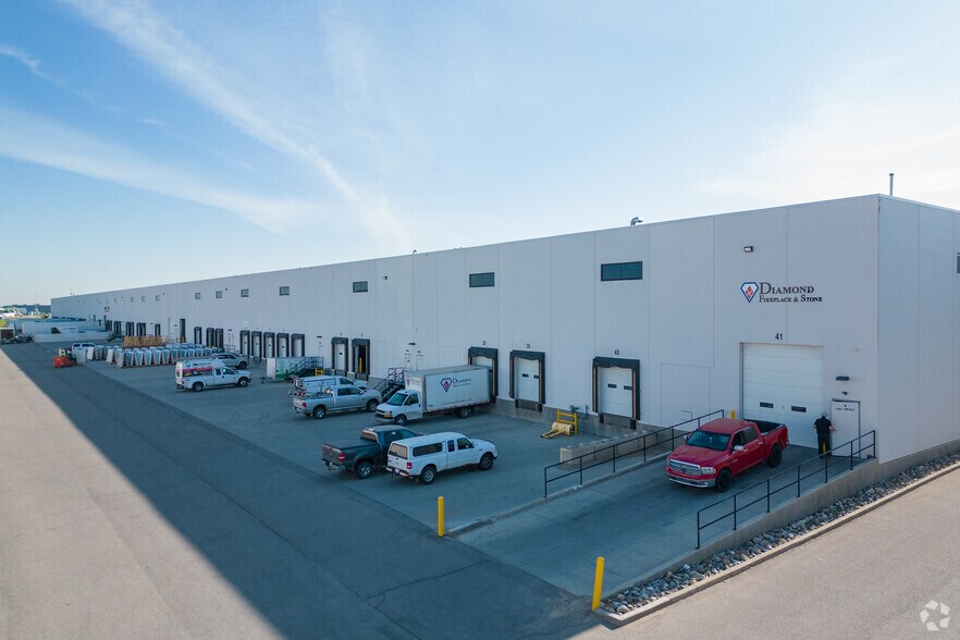 More Photos Of 10221 15th St NE, Calgary Manufacturing For Lease