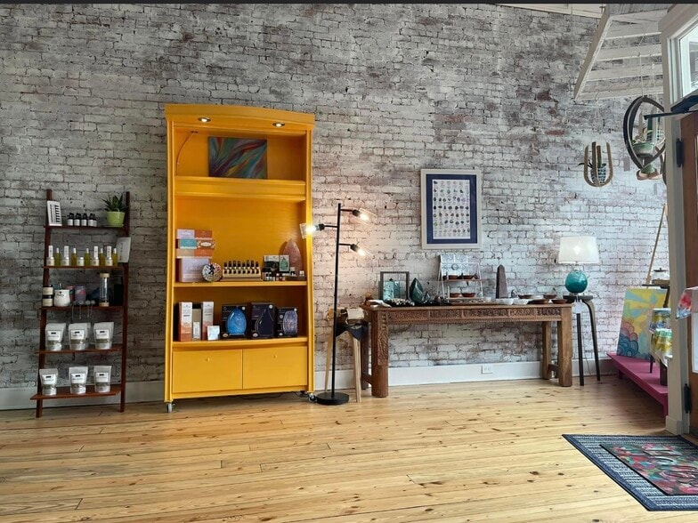 More Photos Of 115 Gordon St, Chickamauga Storefront For Sale