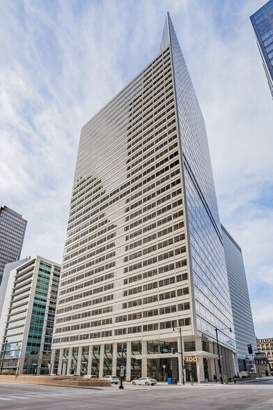 More Photos Of 200 S Wacker Dr, Chicago Office For Lease