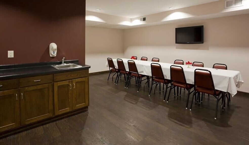 More Photos Of 211 W Main St, Parkers Prairie Hotel For Sale