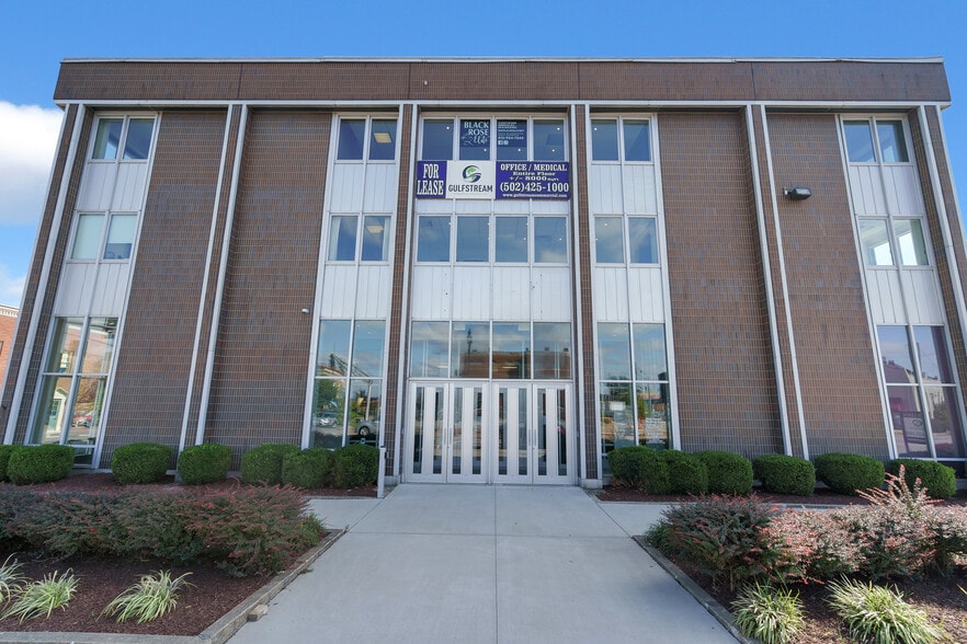 More Photos Of 443 Spring St, Jeffersonville Office For Lease