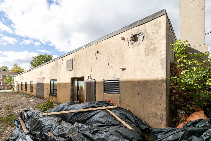 More Photos Of 255-257 Ste-anne Ave, Ottawa Warehouse For Lease