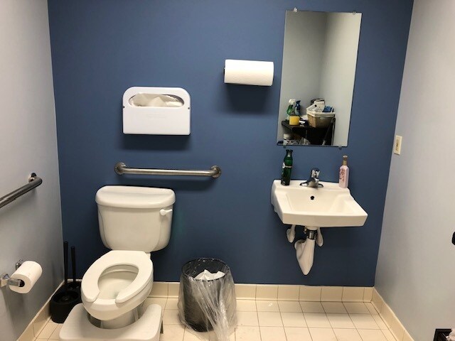 More Photos Of 722 Grant St, Herndon Medical For Sale