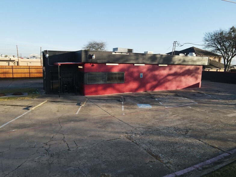 More Photos Of 122 S Hampton Rd, DeSoto Freestanding For Sale