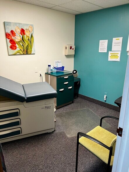 More Photos Of 1520 Rochester Rd, Farmington Medical For Lease