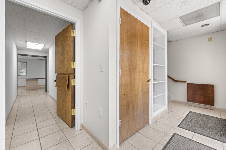 More Photos Of 5875-5881 Allentown Rd, Suitland Office For Sale