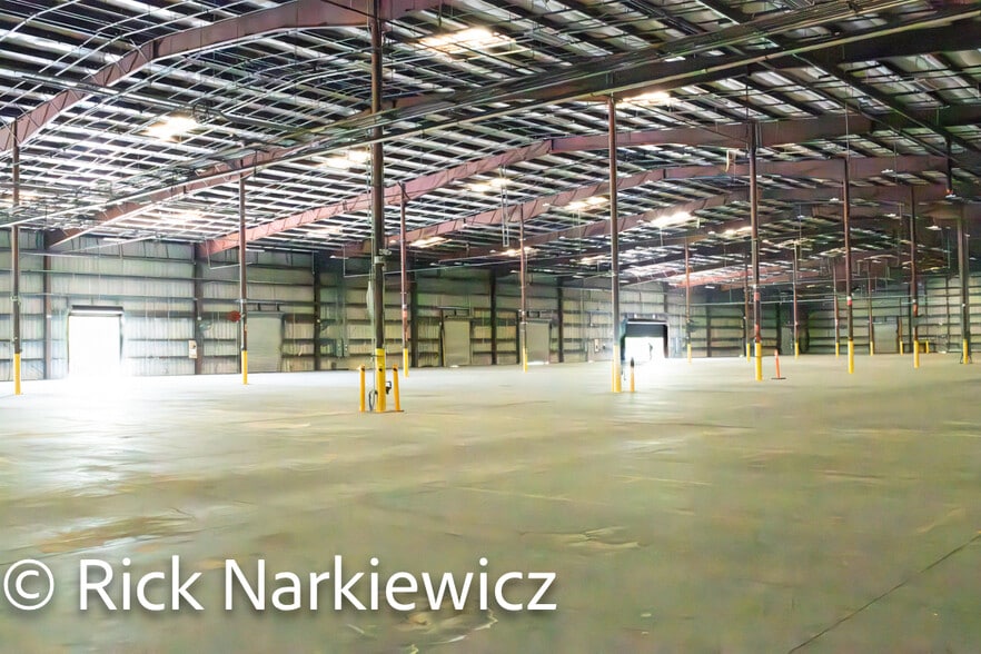 More Photos Of 6750 N Bryan Dairy Rd, Seminole Distribution For Lease