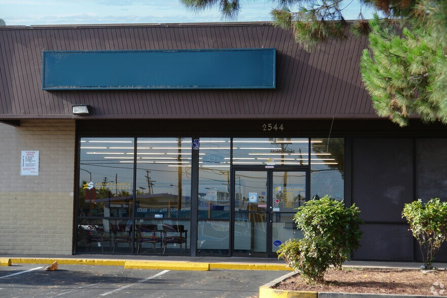 Primary Photo Of 2544 Arden Way, Sacramento Convenience Store For Lease