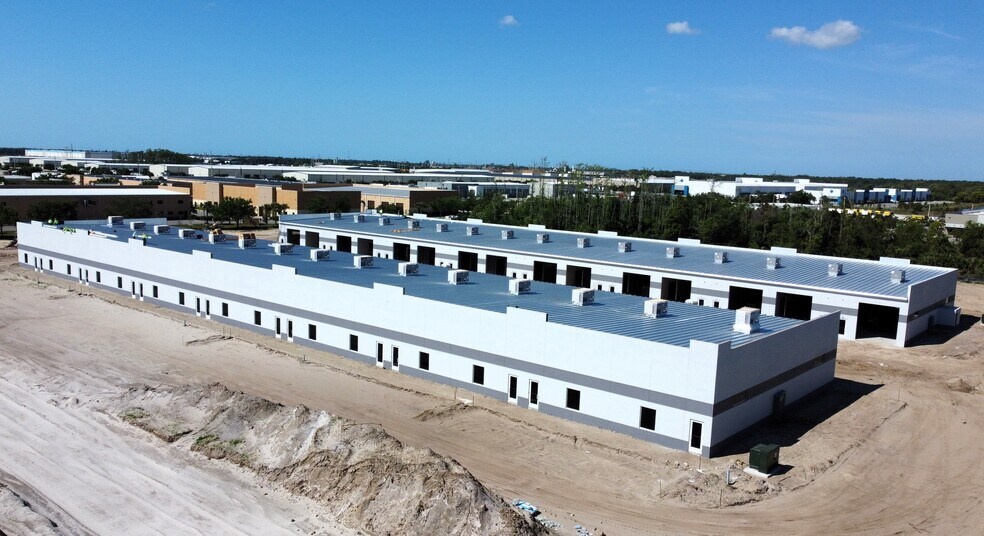 More Photos Of 16103 Lee Rd, Fort Myers Light Manufacturing For Lease